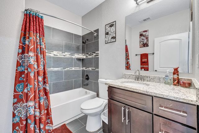 421 Las Lomas DR, Elgin, TX 78621