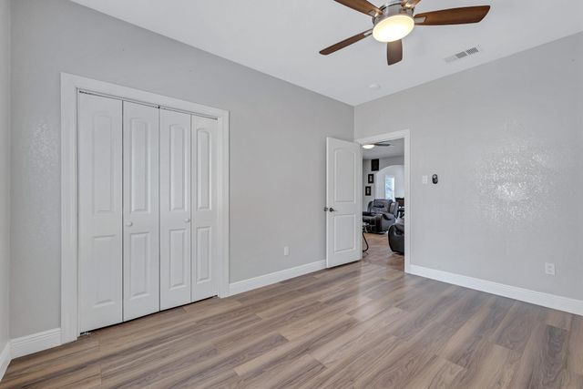 421 Las Lomas DR, Elgin, TX 78621