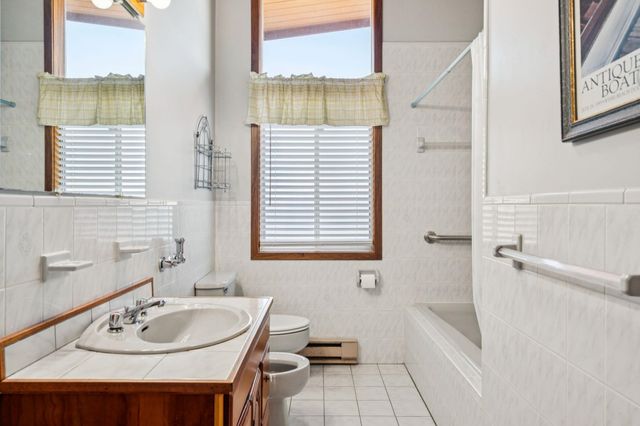 240 Black Point Road, Alton, NH 03810