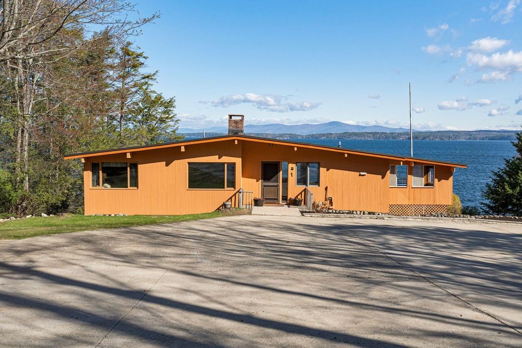 240 Black Point Road, Alton, NH 03810