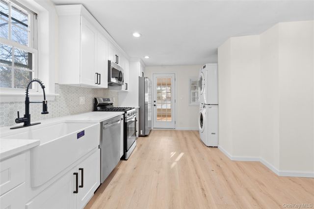 10 Pinedale Avenue, Farmingville, NY 11738