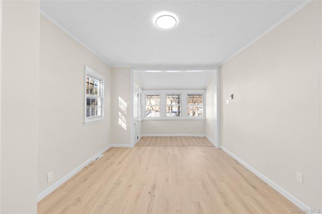 10 Pinedale Avenue, Farmingville, NY 11738