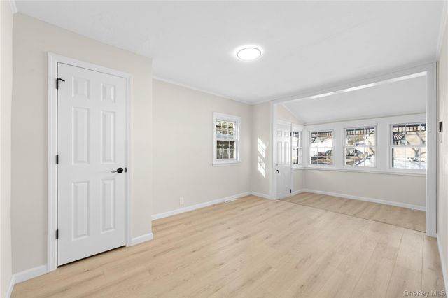 10 Pinedale Avenue, Farmingville, NY 11738