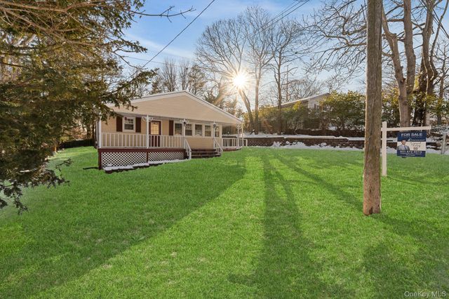 10 Pinedale Avenue, Farmingville, NY 11738