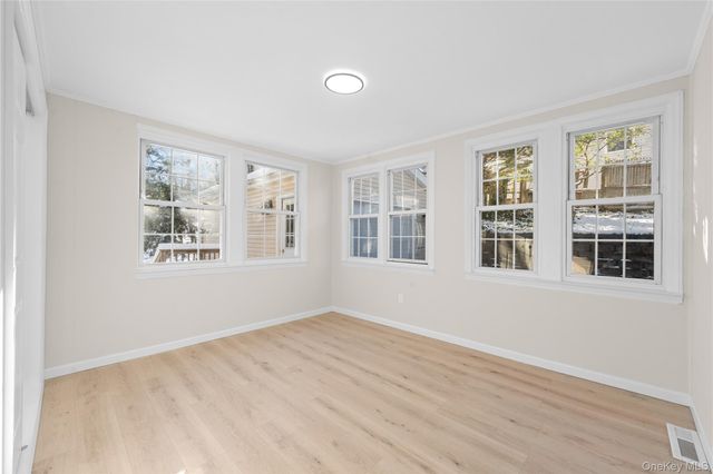 10 Pinedale Avenue, Farmingville, NY 11738