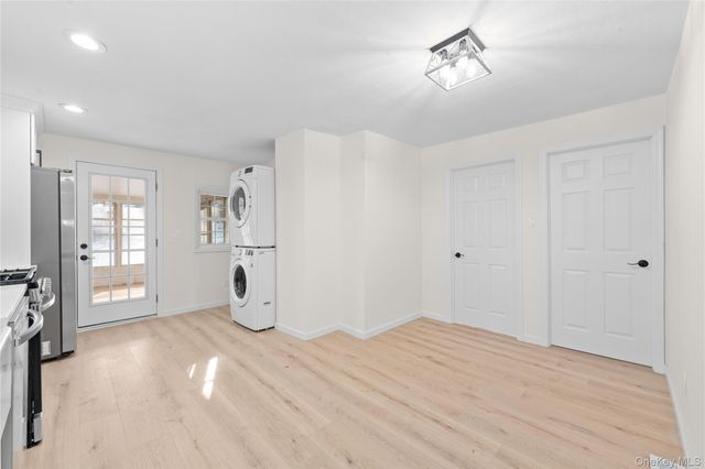 10 Pinedale Avenue, Farmingville, NY 11738