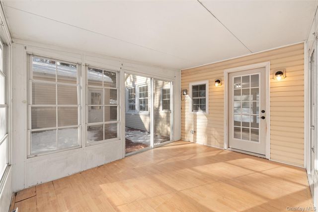 10 Pinedale Avenue, Farmingville, NY 11738