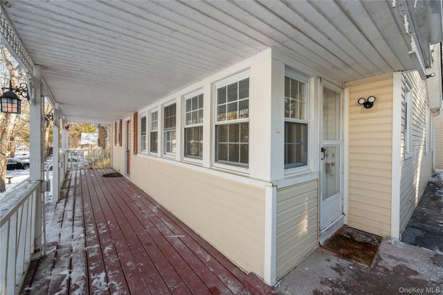 10 Pinedale Avenue, Farmingville, NY 11738