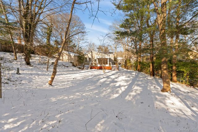 10 Pinedale Avenue, Farmingville, NY 11738