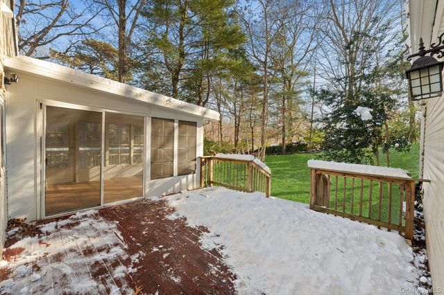 10 Pinedale Avenue, Farmingville, NY 11738