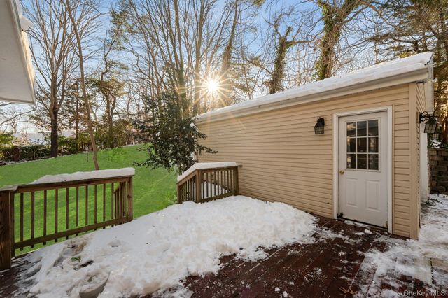 10 Pinedale Avenue, Farmingville, NY 11738