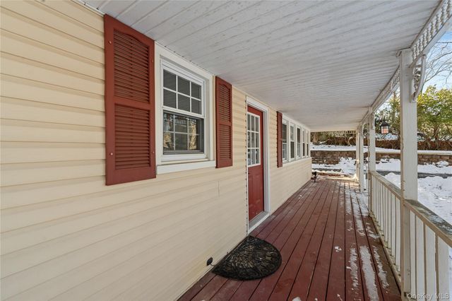 10 Pinedale Avenue, Farmingville, NY 11738