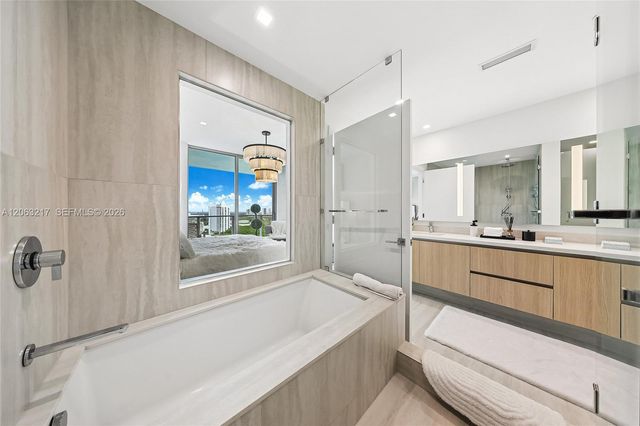 2411 Laguna Circle 2010, Miami, FL 33181