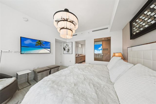 2411 Laguna Circle 2010, Miami, FL 33181