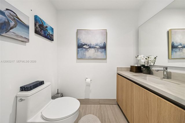 2411 Laguna Circle 2010, Miami, FL 33181