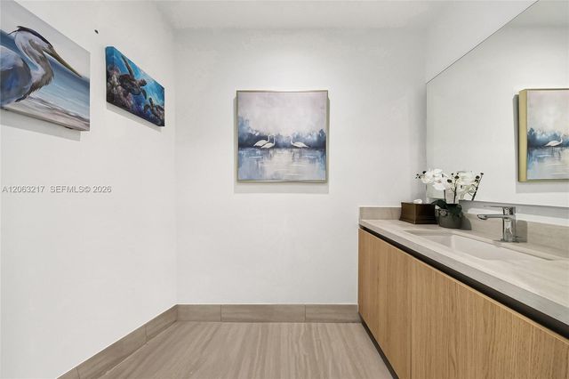 2411 Laguna Circle 2010, Miami, FL 33181