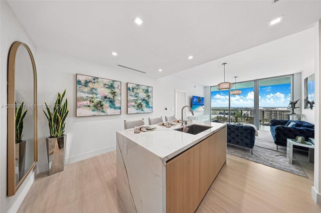 2411 Laguna Circle 2010, Miami, FL 33181