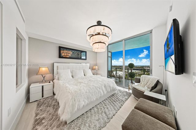 2411 Laguna Circle 2010, Miami, FL 33181