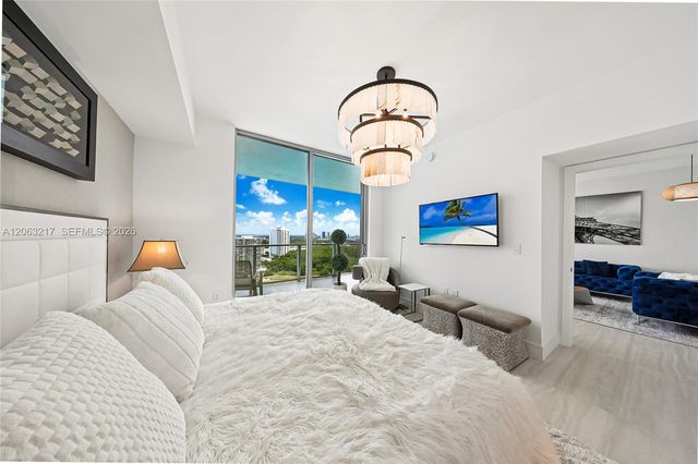 2411 Laguna Circle 2010, Miami, FL 33181