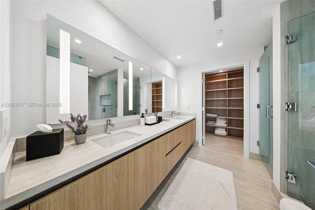 2411 Laguna Circle 2010, Miami, FL 33181