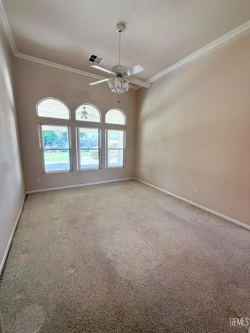 3700 Essendon Court, Bakersfield, CA 93313