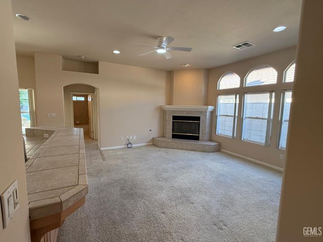 3700 Essendon Court, Bakersfield, CA 93313