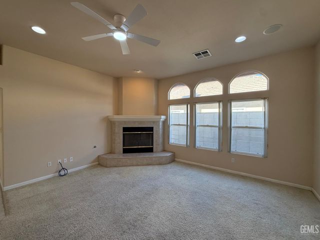 3700 Essendon Court, Bakersfield, CA 93313