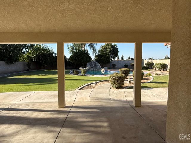 3700 Essendon Court, Bakersfield, CA 93313