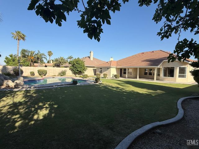 3700 Essendon Court, Bakersfield, CA 93313