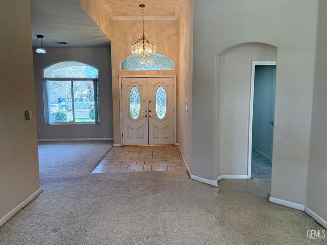 3700 Essendon Court, Bakersfield, CA 93313
