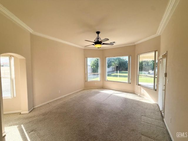 3700 Essendon Court, Bakersfield, CA 93313