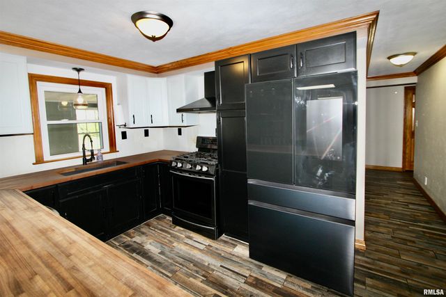 609 N SWORDS Avenue, West Peoria, IL 61604