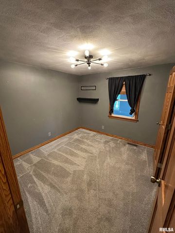 609 N SWORDS Avenue, West Peoria, IL 61604