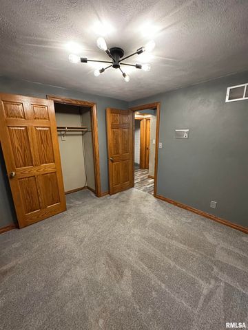 609 N SWORDS Avenue, West Peoria, IL 61604