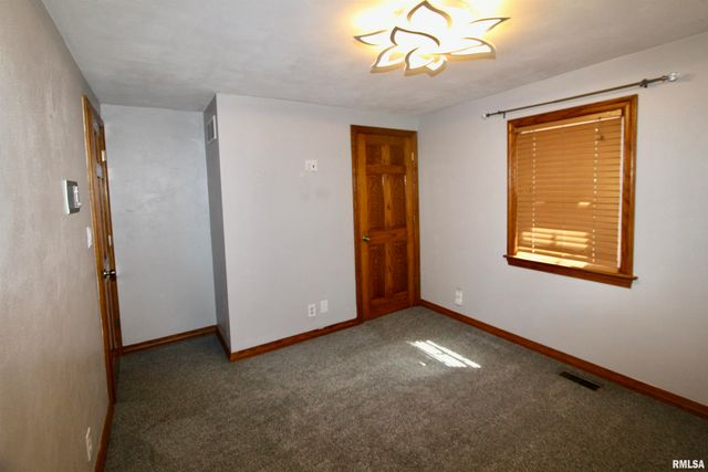 609 N SWORDS Avenue, West Peoria, IL 61604