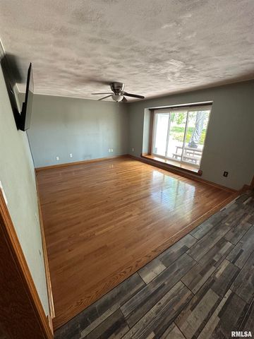 609 N SWORDS Avenue, West Peoria, IL 61604