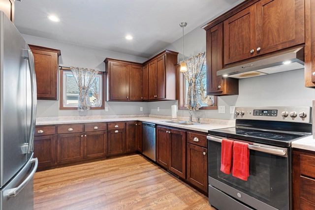 900 S GREENWOOD AVENUE, Green Bay, WI 54304