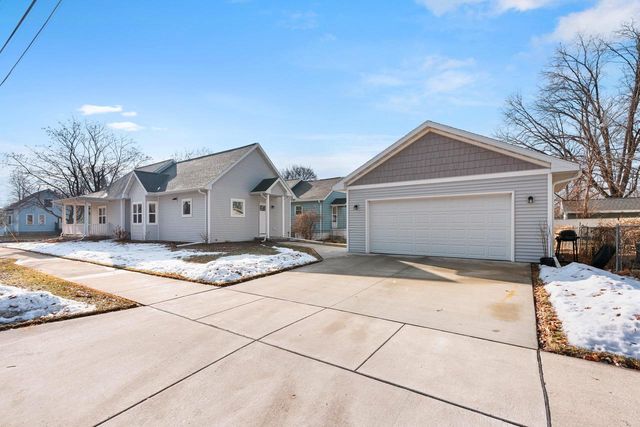 900 S GREENWOOD AVENUE, Green Bay, WI 54304