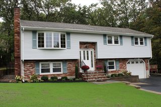 6 Oak Knoll Drive, Woburn, MA 01801