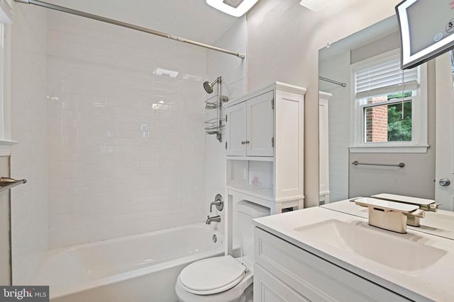 3504 NODDING PINE CT, Fairfax, VA 22033