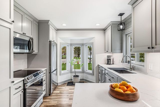 4711 Covington Circle, Eagan, MN 55122