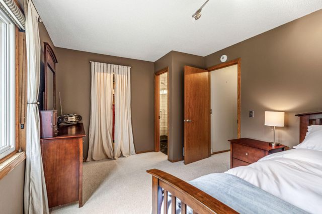 4711 Covington Circle, Eagan, MN 55122