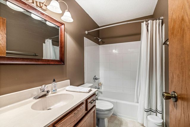 4711 Covington Circle, Eagan, MN 55122