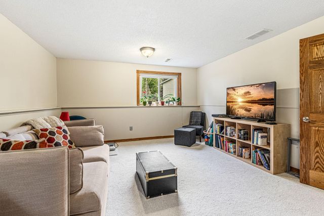 4711 Covington Circle, Eagan, MN 55122
