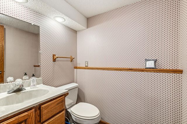 4711 Covington Circle, Eagan, MN 55122