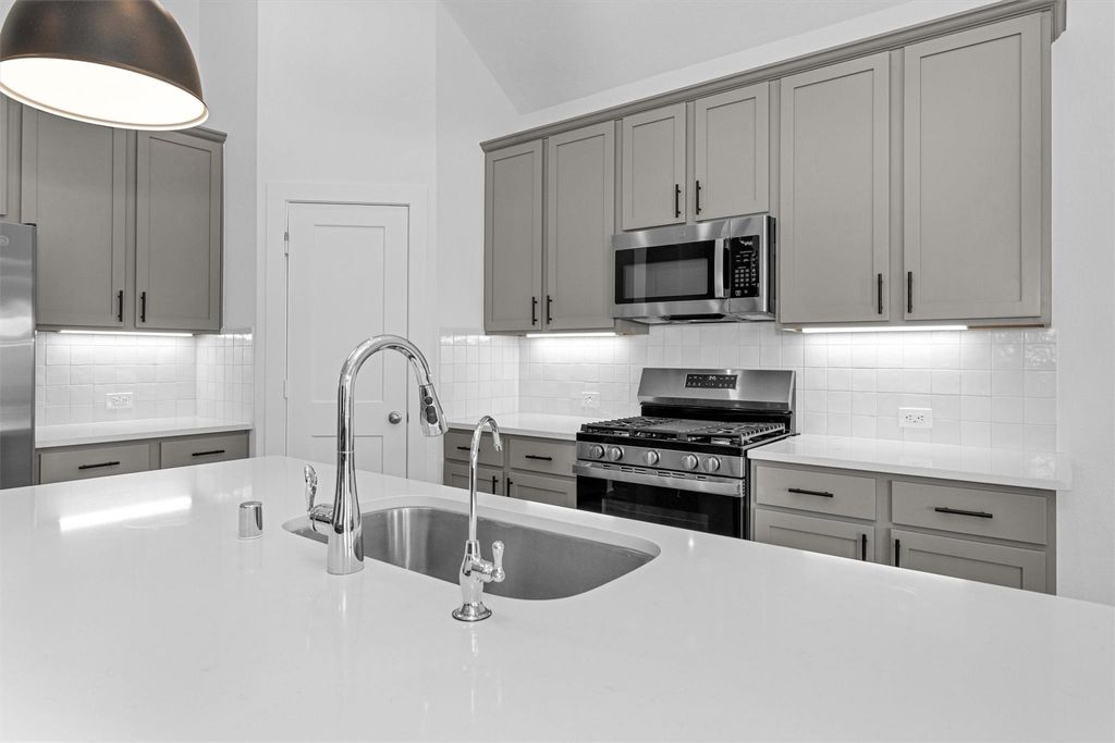 Image 14 of property listing at 2127 Heather Ridge Way, Rosenberg, TX 77471