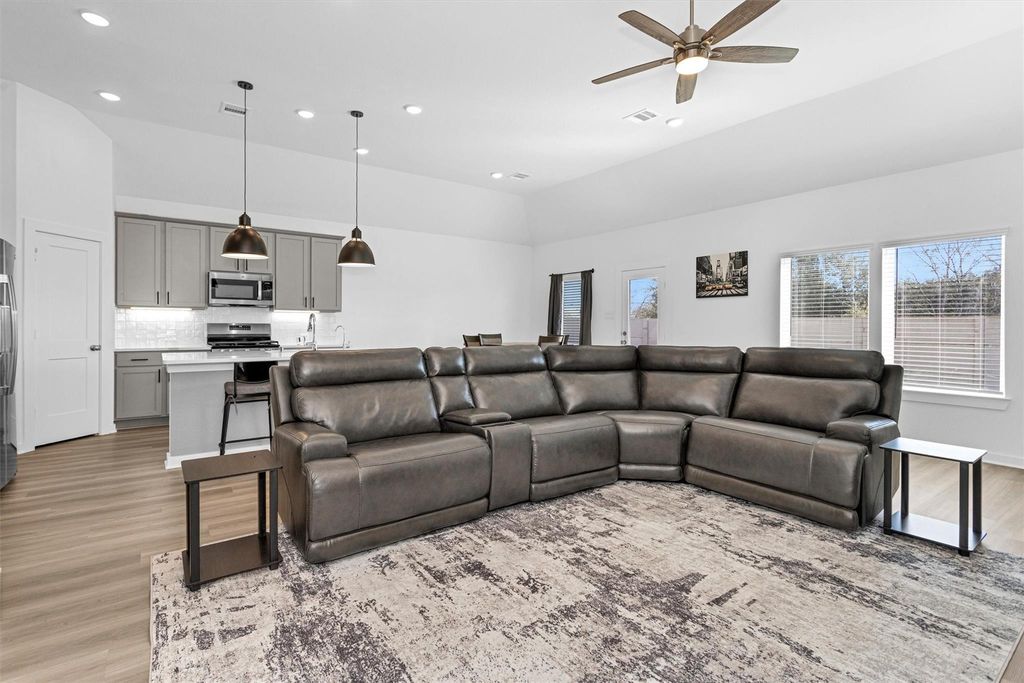 Image 17 of property listing at 2127 Heather Ridge Way, Rosenberg, TX 77471