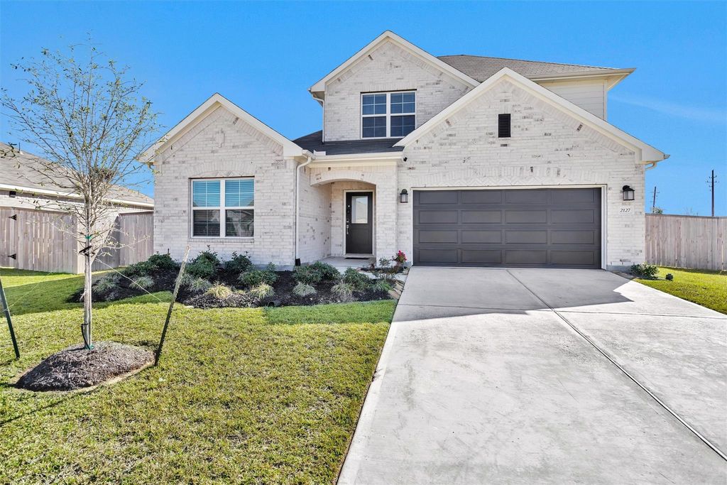 Image 2 of property listing at 2127 Heather Ridge Way, Rosenberg, TX 77471