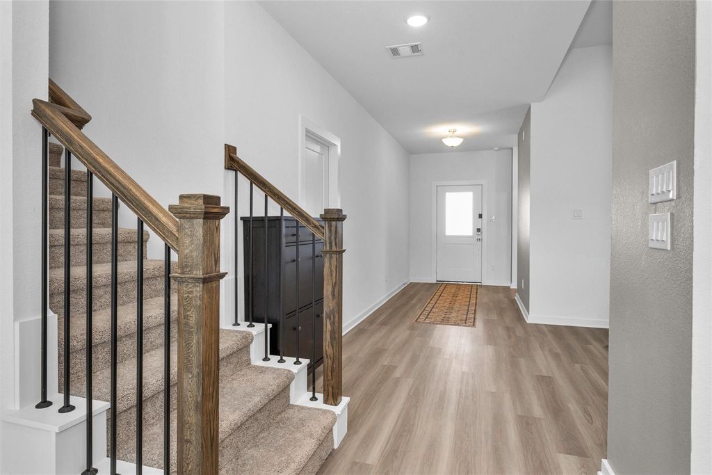 Image 5 of property listing at 2127 Heather Ridge Way, Rosenberg, TX 77471