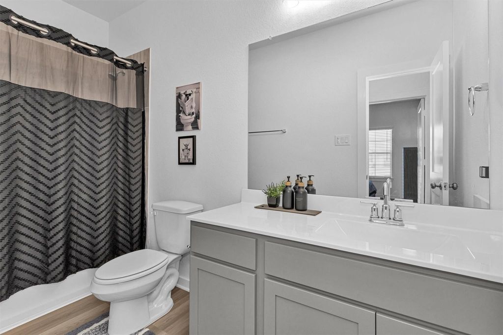 Image 8 of property listing at 2127 Heather Ridge Way, Rosenberg, TX 77471